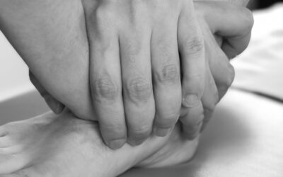 Comment l’ostéopathie peut aider à améliorer la posture et prévenir les douleurs chroniques